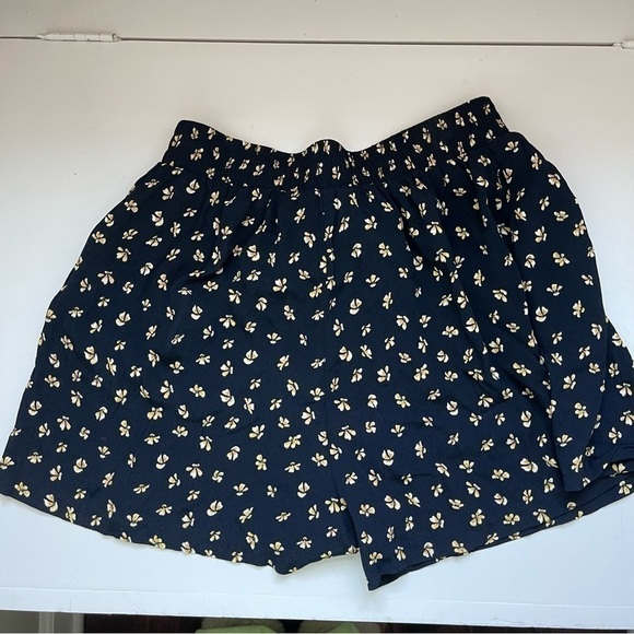 ZARA yellow spring tie front short - Picture 3 of 3